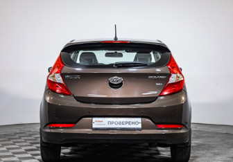 Подержанный автомобиль Hyundai Solaris Hatchback 2015 года (5 фото)