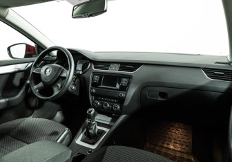 Подержанный автомобиль Skoda Octavia Liftback 2014 года (9 фото)