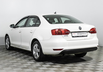 Подержанный автомобиль Volkswagen Jetta Sedan 2014 года (7 фото)