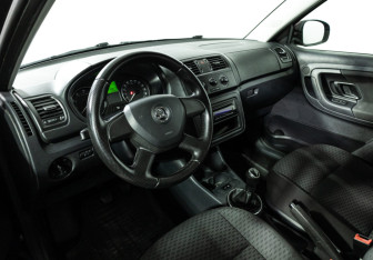 Подержанный автомобиль Skoda Fabia Wagon 2013 года (11 фото)