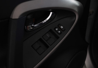 Подержанный автомобиль Toyota RAV4 2008 года (13 фото)