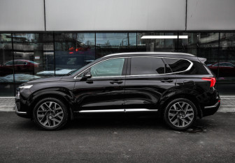 Подержанный автомобиль Hyundai Santa Fe 2022 года (8 фото)