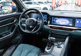 Подержанный автомобиль Geely Monjaro 2023 года (12 фото)