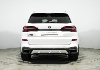 Подержанный автомобиль BMW X5 2019 года (6 фото)