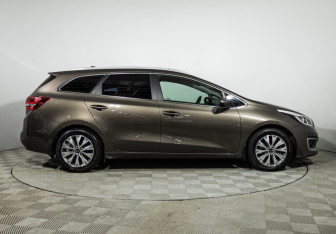 Подержанный автомобиль Kia Ceed Wagon 2017 года (4 фото)