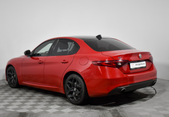 Подержанный автомобиль Alfa Romeo Giulia 2020 года (7 фото)