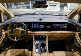 Подержанный автомобиль Voyah Dream 2023 года (11 фото)