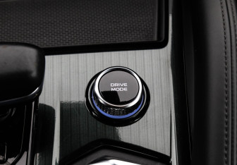 Подержанный автомобиль Geely Monjaro 2023 года (23 фото)