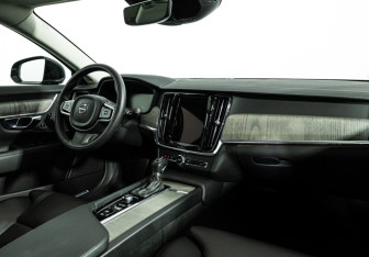 Подержанный автомобиль Volvo S90 2021 года (9 фото)