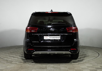 Подержанный автомобиль Kia Carnival 2019 года (6 фото)