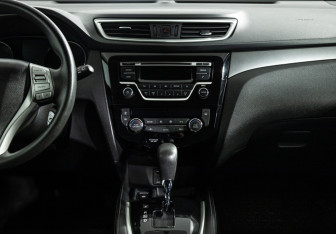 Подержанный автомобиль Nissan X-Trail 2016 года (15 фото)