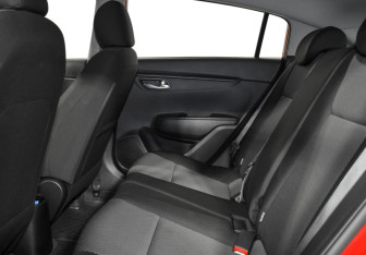 Подержанный автомобиль Kia Rio Hatchback 2021 года (13 фото)