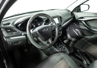 Подержанный автомобиль LADA (ВАЗ) Vesta Sedan 2017 года (11 фото)