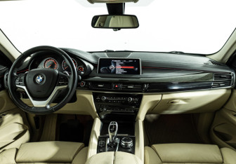 Подержанный автомобиль BMW X6 2015 года (13 фото)