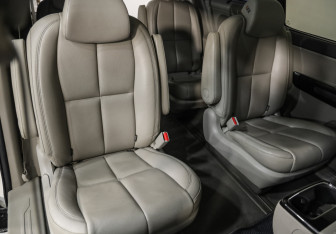 Подержанный автомобиль Kia Carnival 2018 года (29 фото)