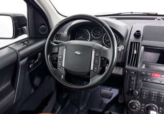 Подержанный автомобиль Land Rover Freelander 2012 года (15 фото)