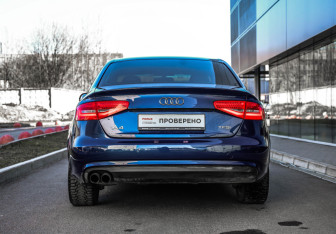 Подержанный автомобиль Audi A4 Sedan 2015 года (6 фото)