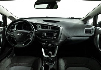 Подержанный автомобиль Kia Ceed Wagon 2013 года (13 фото)