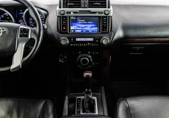 Подержанный автомобиль Toyota Land Cruiser Prado 2016 года (15 фото)