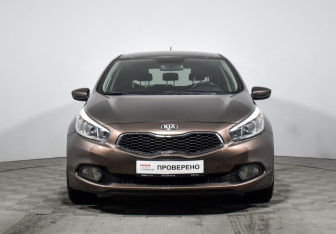 Подержанный автомобиль Kia Ceed Hatchback 2012 года (2 фото)