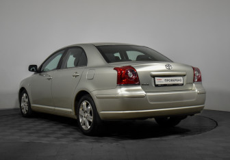 Подержанный автомобиль Toyota Avensis Sedan 2006 года (7 фото)