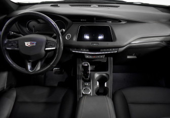 Подержанный автомобиль Cadillac XT4 2021 года (15 фото)