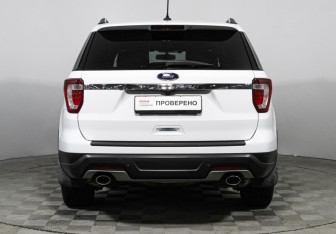 Подержанный автомобиль Ford Explorer 2019 года (6 фото)