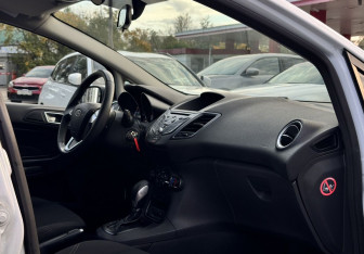 Подержанный автомобиль Ford Fiesta Sedan 2015 года (9 фото)