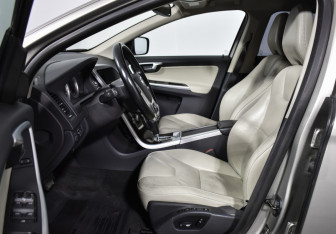 Подержанный автомобиль Volvo XC60 2011 года (10 фото)