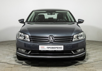 Подержанный автомобиль Volkswagen Passat Sedan 2012 года (2 фото)