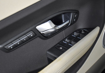Подержанный автомобиль Land Rover Range Rover Evoque 2012 года (10 фото)
