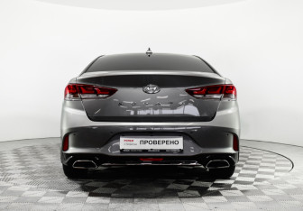 Подержанный автомобиль Hyundai Sonata 2018 года (12 фото)