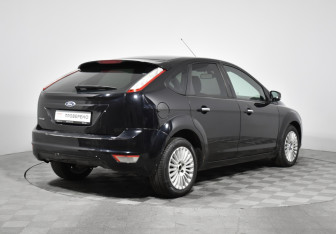 Подержанный автомобиль Ford Focus Hatchback 2011 года (5 фото)