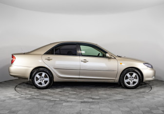 Подержанный автомобиль Toyota Camry Sedan 2003 года (4 фото)