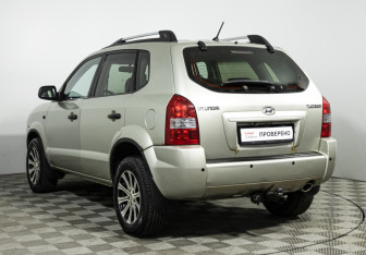Подержанный автомобиль Hyundai Tucson 2008 года (7 фото)