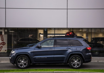 Подержанный автомобиль Jeep Grand Cherokee 2021 года (9 фото)