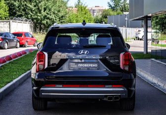 Подержанный автомобиль Hyundai Palisade 2023 года (6 фото)