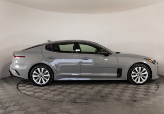 Подержанный автомобиль Kia Stinger 2021 года (4 фото)