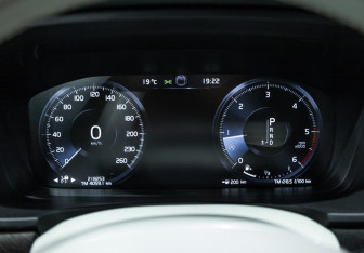 Подержанный автомобиль Volvo V90 Cross Country 2019 года (32 фото)