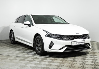 Подержанный автомобиль Kia K5 2021 года (3 фото)