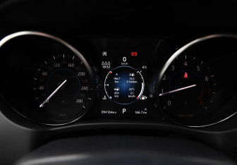 Подержанный автомобиль Jaguar F-Pace 2020 года (12 фото)