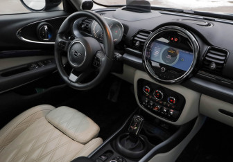Подержанный автомобиль MINI Clubman Wagon 2022 года (11 фото)