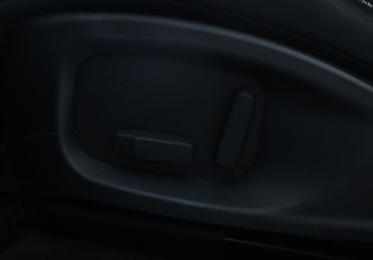 Подержанный автомобиль Jaguar F-Pace 2016 года (15 фото)