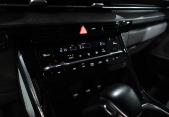 Подержанный автомобиль Kia Carnival 2021 года (20 фото)