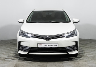 Подержанный автомобиль Toyota Corolla Sedan 2018 года (2 фото)