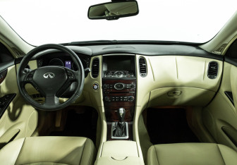 Подержанный автомобиль Infiniti QX50 2016 года (13 фото)