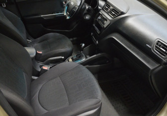 Подержанный автомобиль Kia Rio Sedan 2015 года (12 фото)