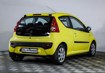 Подержанный автомобиль Peugeot 107 2010 года (5 фото)
