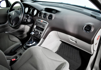 Подержанный автомобиль Peugeot 308 Hatchback 2008 года (12 фото)