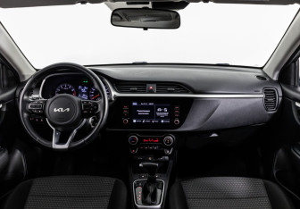 Подержанный автомобиль Kia Rio Hatchback 2021 года (10 фото)